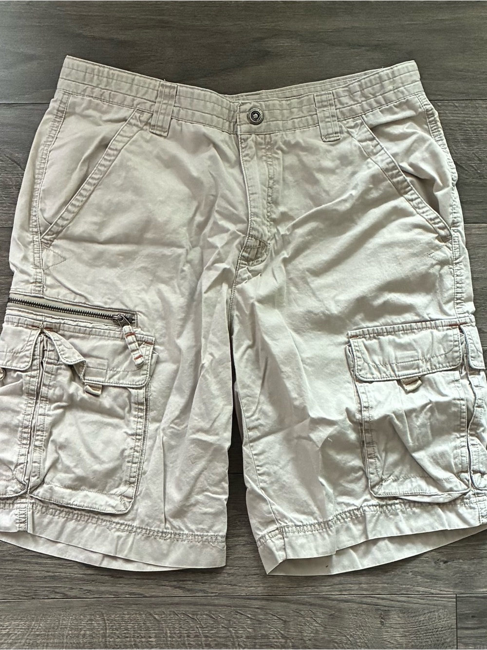 Columbia Men's Cargo Shorts in Light Khaki